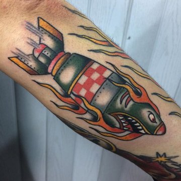 1652321052_67-o-tendencii-com-p-tatu-raketi-foto-68