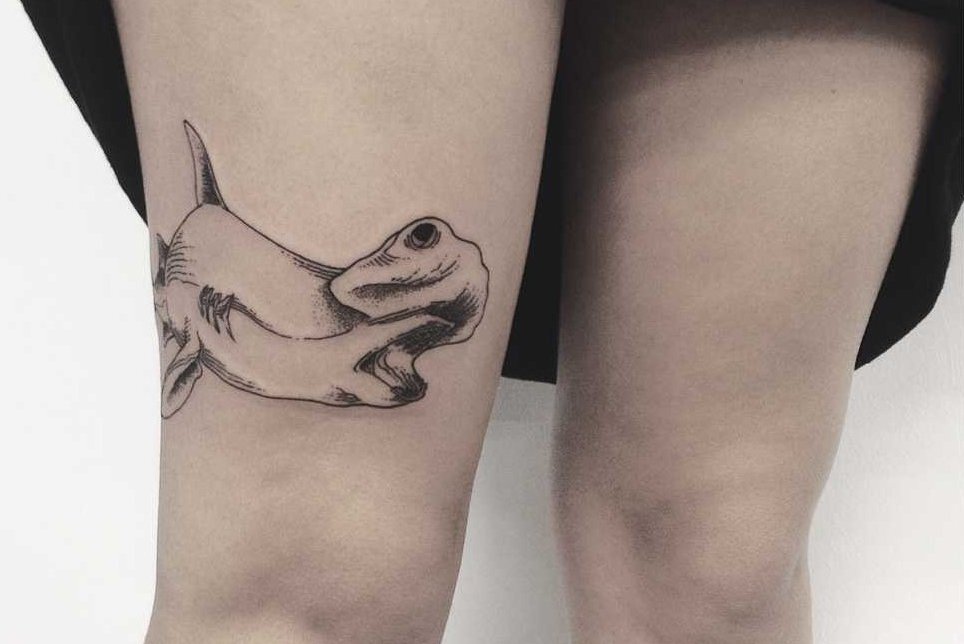 Hammerhead-shark-tattoo-on-the-thigh