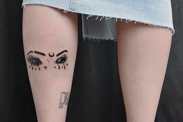 Linework tetování v oblasti lýtka
