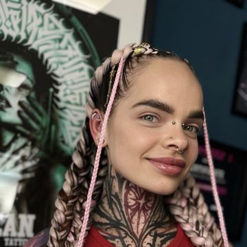 Výběr typu piercingu nosu podle obličeje, brýlí a běžného režimu