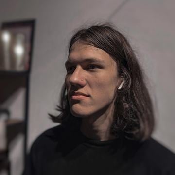 Profesionálně provedený piercing nosu podle anatomie klienta