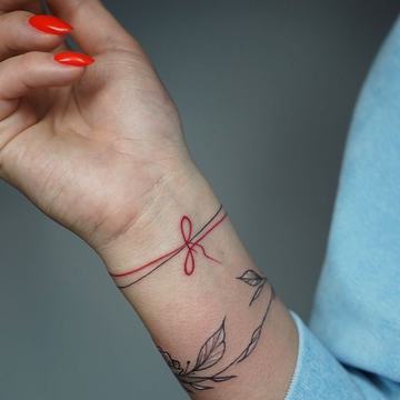 Konzultace tetování na zápěstí ve studiu VEAN TATTOO
