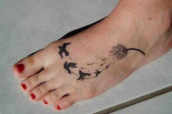 Jemné linework tetování na chodidle
