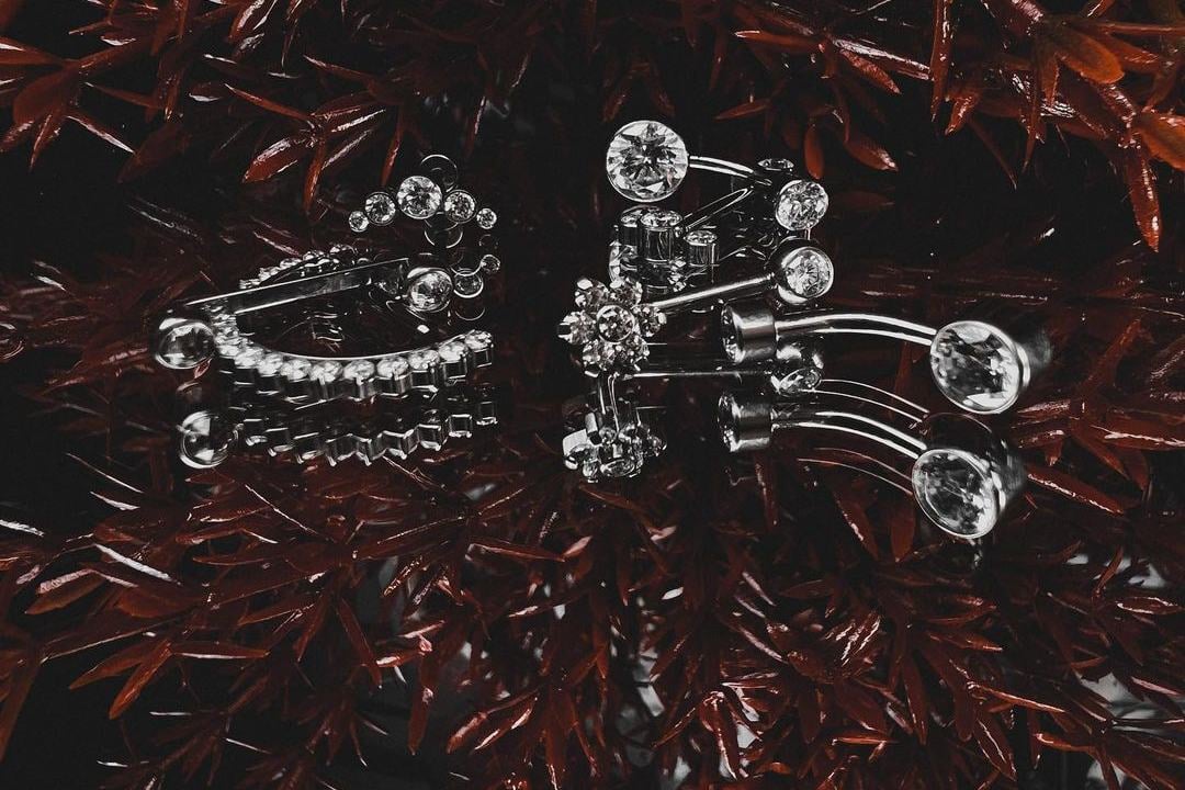 Piercing rtů po zákroku s důrazem na čistotu a šetrnou péči