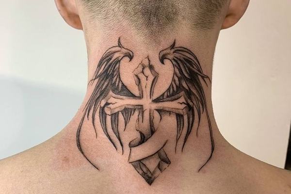 Linework tetování v oblasti šíje