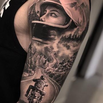 Barevné moto tetování na těle