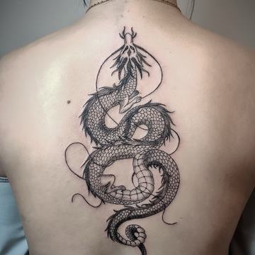 Konzultace tetování na zádech ve studiu VEAN TATTOO