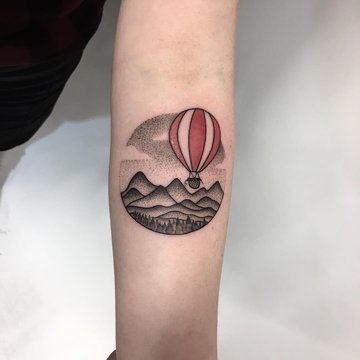 Mountainous-landscape-and-hot-air-balloon-done-at-Kult-Tattoo-Fest