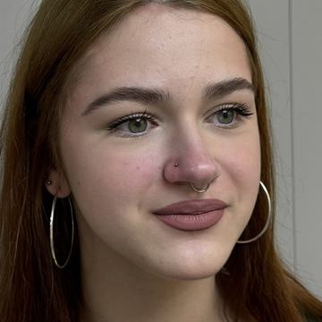 Piercing nosu ve VEAN TATTOO s individuální konzultací a správnou péčí