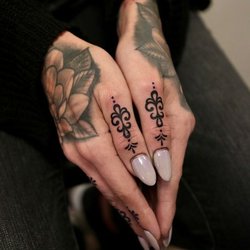 Tetování na prsty pro ženy