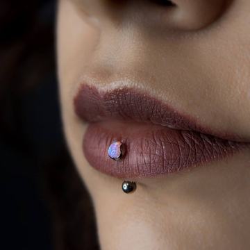Piercing bradavky jako citlivější typ s delší dobou zklidnění