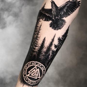 Výrazné vikingské tetování